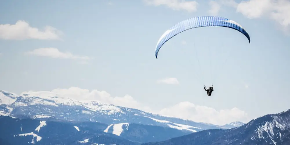 parasailing stock image